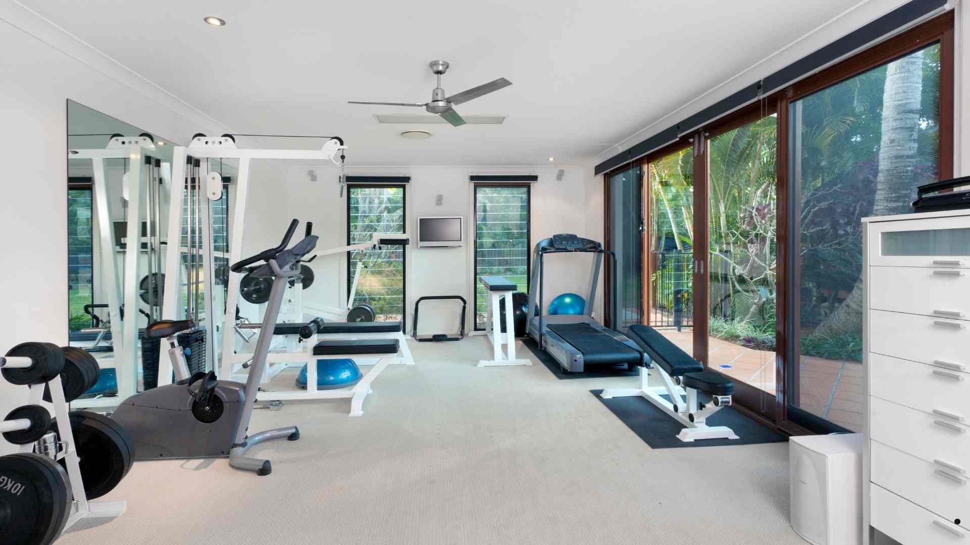 Read more about the article How to Set Up a Budget-Friendly Home Gym: A Complete Guide 2025